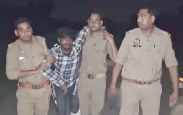 फिरोजाबाद: लूट के आरोपी से पुलिस मुठभेड़, गोली लगने से हुआ घायल