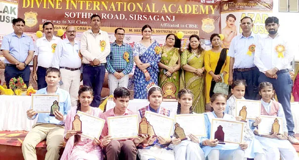 सिरसागंज: जनपद स्तरीय प्रदर्शनी में बाल वैज्ञानिकों ने दिखाई अपनी प्रतिभा