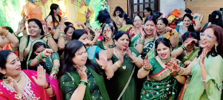 फिरोजाबाद: क्षत्रिय बहनों ने तीज महोत्सव में मचाया धमाल