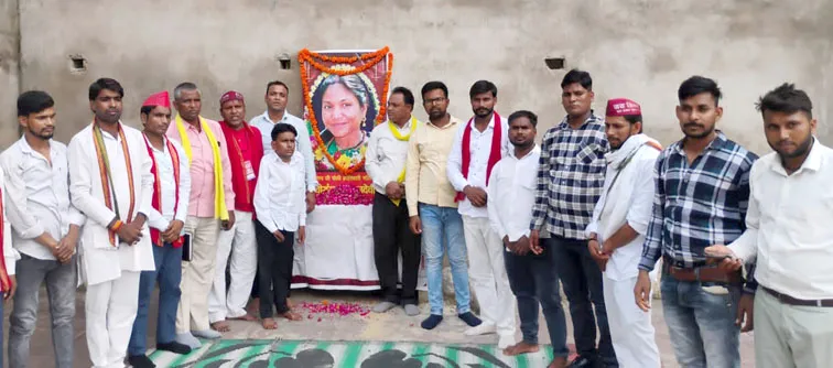 फिरोजाबाद: वीरांगना फूलन देवी का मनाया गया शहादत दिवस