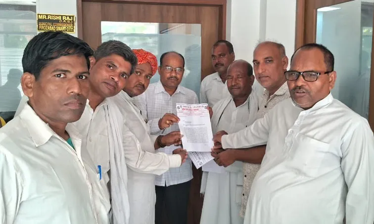 फिरोजाबाद: द्रविण जनकल्याण महासभा ने सहायक नगर आयुक्त को सौंपा ज्ञापन