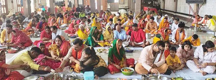 शिकोहाबाद: टुइयां वाले मंदिर पर हुआ 51 पार्थिव शिवलिंगों का अभिषेक