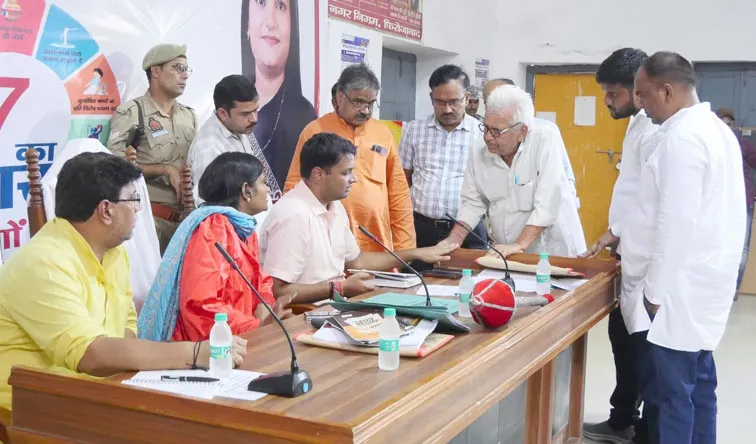 फिरोजाबाद: निगम कार्यकारिणी चुनाव में छह सदस्य विजयी रहे, एक हरा