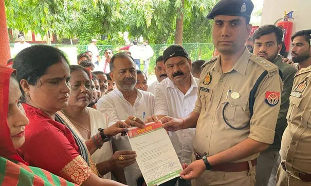 फिरोजाबाद: डिंपल यादव पर अभद्र टिप्पणी से महिलाओं में रोष