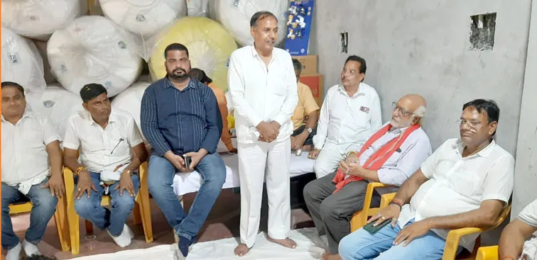 फिरोजाबाद: कर्बला देव नगर बाजार समिति के अध्यक्ष बने दिलीप दीक्षित