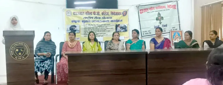 फिरोजाबाद: सड़क सुरक्षा विषय पर आयोजित हुई भाषण प्रतियोगिता