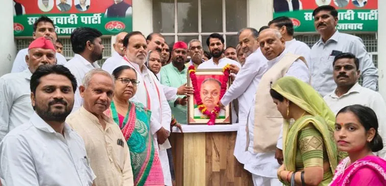 फिरोजाबाद: सपा कार्यालय पर मनाई छोटे लोहिया जनेश्वर मिश्र की 33 वीं जयंती