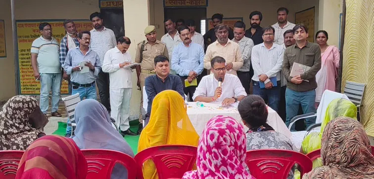 फिरोजाबाद: डीएम ने  नवनिर्मित पुस्तकालय का किया उदघाटन