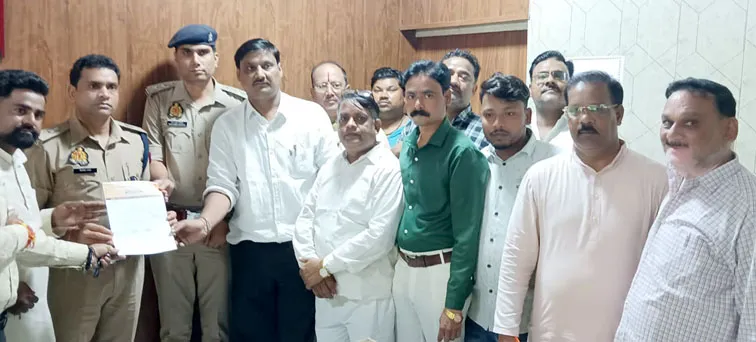 फिरोजाबाद: सदर बाजार में ई-रिक्शा व आॅटो को पूर्णतः प्रतिबंध करने की मांग