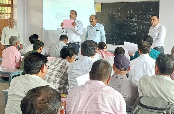 फिरोजाबाद: बीएलओ और पर्यवेक्षकों को प्रशिक्षण में दी गई पुनरीक्षण की विस्तृत जानकारी