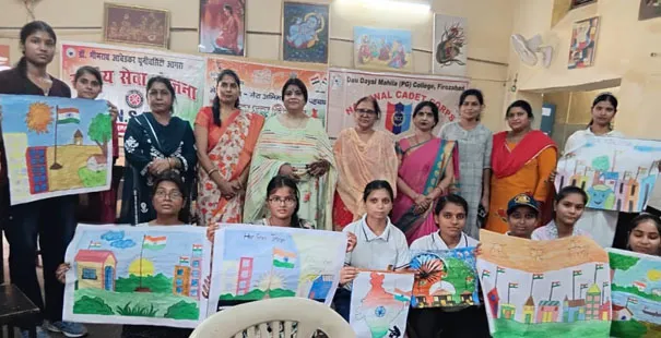 फिरोजाबाद: पोस्टर प्रतियोगिता में छवि पोरवाल ने मारी बाजी