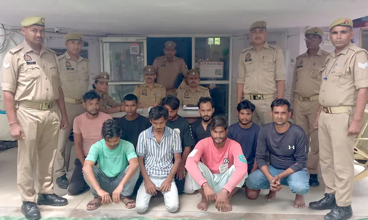 फिरोजाबाद: बंद मकान में पुलिस का छापा, नौ जुआरी गिरफ्तार