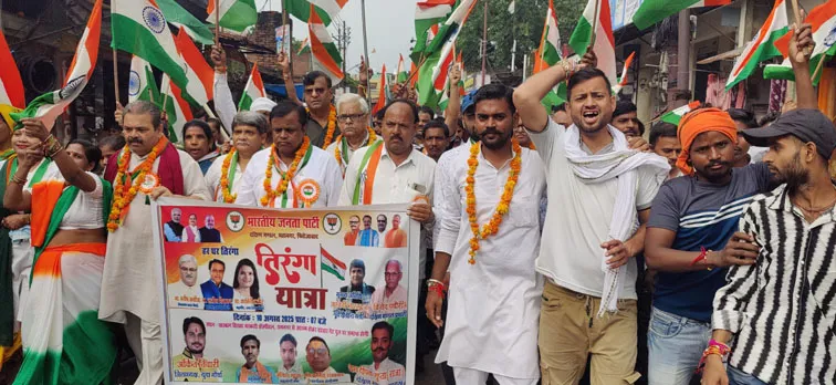 फिरोजाबाद: भाजपा दक्षिण मंडल ने निकाली तिरंगा यात्रा