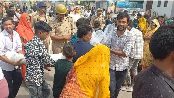 फिरोजाबाद: दोस्त के साथ गए युवक की मौत, परिजनों ने बंबा चैराहा चैराहे पर लगाया जाम