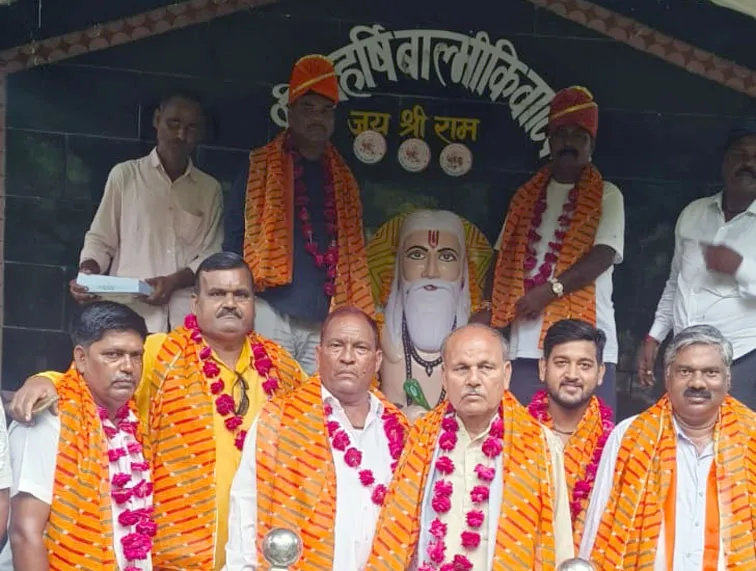 फिरोजाबाद: महर्षि बाल्मीकि शोभायात्रा समिति के अध्यक्ष बने सुरेश राही व महामंत्री राजुल सिंह