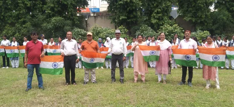 फिरोजाबाद: सीएल जैन महाविद्यालय के विद्यार्थियों ने निकाली तिरंगा रैली
