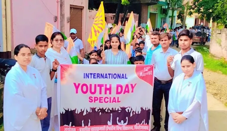 फिरोजाबाद: पोस्टर प्रतियोगिता में राधिका प्रथम, किट्टू दूसरे स्थान पर रही