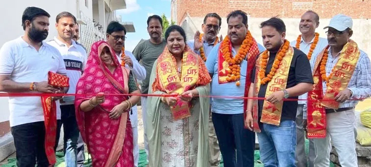 शिकोहाबाद: पालिकाध्यक्ष ने किया सीसी निर्माण कार्य का उदघाटन