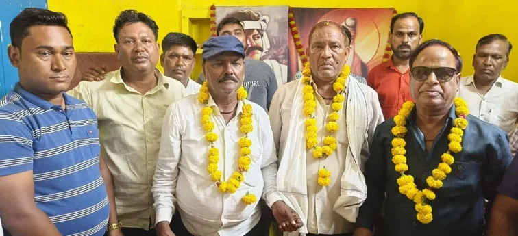 फिरोजाबाद: सफाई कर्मचारी संयुक्त मोर्चा के अध्यक्ष बने अशोक वाल्मीकि, महामंत्री विनय