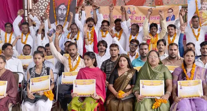 फिरोजाबाद: झलकारी बाई शोभायात्रा की कार्यकारिणी का हुआ गठन, हुआ भव्य स्वागत