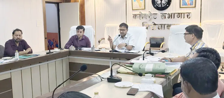 फिरोजाबाद: डीएम ने नगर पालिकाओ, पंचायतों में 15 वें वित आयोग के हुए कार्यो की समीक्षा