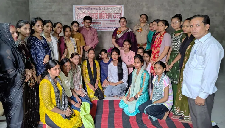 फिरोजाबाद: सखी सिलाई प्रशिक्षण केंद्र का हुआ शुभारंभ
