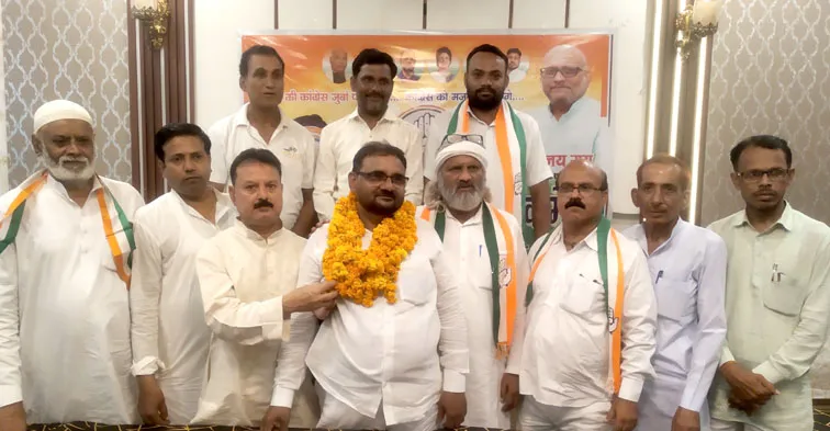 फिरोजाबाद: व्यापार प्रकोष्ठ के जिलाध्यक्ष बने सुरेंद्र