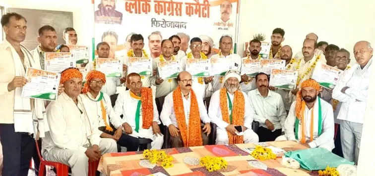 फिरोजाबाद: फुलायची मे ब्लॉक पदाधिकारियों एवं मण्डल अध्यक्षों को कांग्रेस जिलाध्यक्ष ने बांटे नियुक्ति पत्र