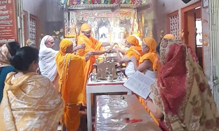 फिरोजाबाद: सत्यनिष्टा के साथ जीवन जीने का मार्ग दिखाता है आर्जव धर्म-मुनि