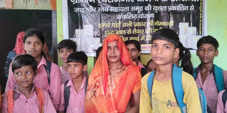 फिरोजाबाद में महिलाएं बन रहीं आत्मनिर्भर