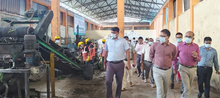 फिरोजाबाद: डीएम ने कुतुकपुर चनौरा सॉलिड बेस्ड प्लांट एवं एमआरएफ सेंटर का किया निरीक्षण, देखी व्यवस्थाएं