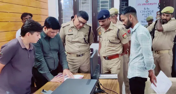 फिरोजाबाद: शिकायतों पर जांच समिति ने जेएस यूनिवर्सिटी में जाना बच्चों का हाल