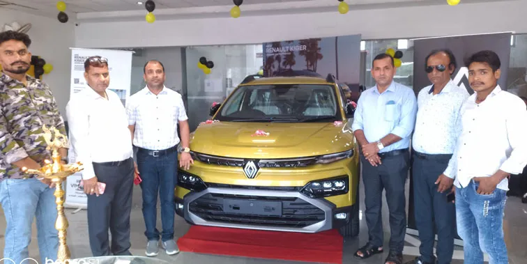 फिरोजाबाद: रेनॉल्ट में नई रेनॉल्ट काइगर कार हुआ अनावरण