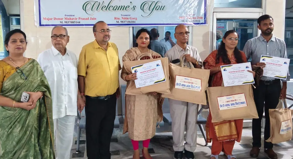 फिरोजाबाद: शिक्षक दिवस पर रोटरी क्लब ने शिक्षकों को किया सम्मानित