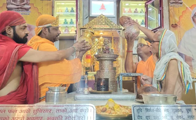 फिरोजाबाद: आकिंचन मन हर चीज को अपना कहने के भाव को समाप्त करने की प्रक्रिया है