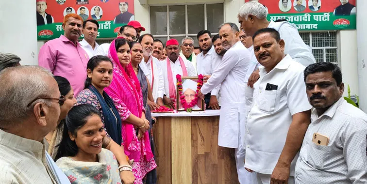 फिरोजाबाद: सपा कार्यालय पर मनाई गई भूतपूर्व राष्ट्रपति भारत रत्न डाॅ सर्वपल्ली राधाकृष्ण की जयंती