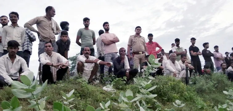 फिरोजाबाद: गणेश विसर्जन करने गया युवक तालाब में डूबा, गोताखोर तलाश में जुटे