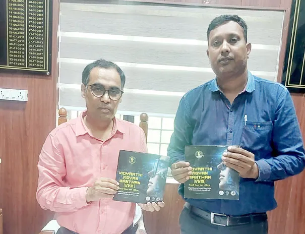 फिरोजाबाद: डीआईओएस ने विद्यार्थी विज्ञान मंथन के ब्रॉशर का किया विमोचन