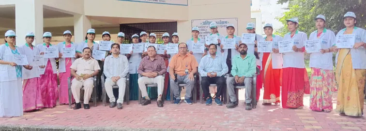 फिरोजाबाद: स्वयं सहायता समूह की महिलाओं को बांटे प्रमाण पत्र