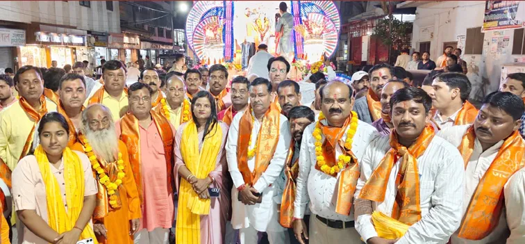 फिरोजाबाद: गणेश शोभायात्रा के साथ लेबर काॅलौनी रामलीला का हुआ शुभारम्भ