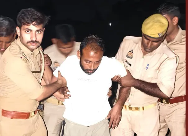 फिरोजाबाद: पशुओं को काटने में वांछित अपराधी मुठभेड़ में गिरफ्तार, घायल