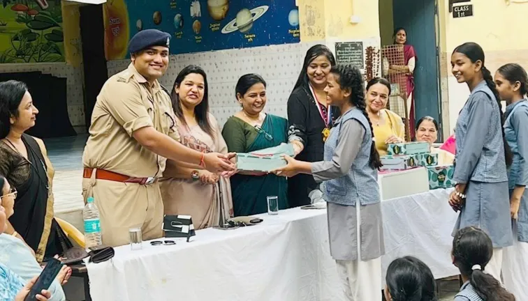 फिरोजाबाद: सात दिवसीय प्रशिक्षण शिविर में बालिकाओं ने सीखे आत्मरक्षा के गुण