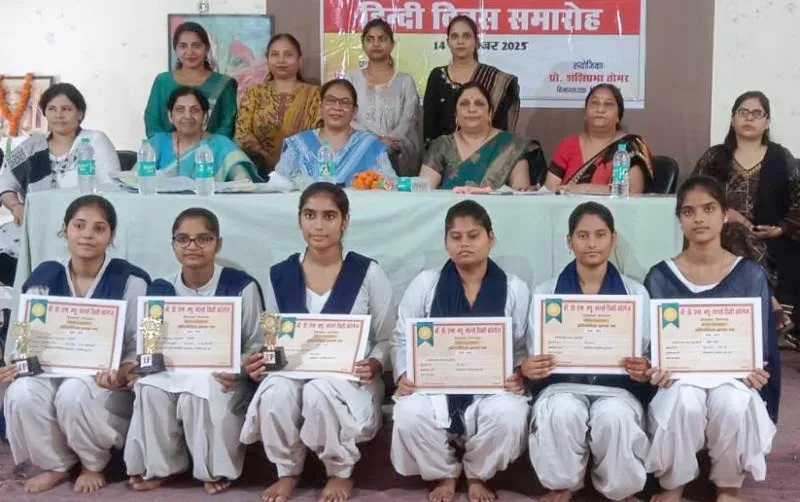 शिकोहाबाद: हिंदी दिवस समारोह में छात्राओं ने दी मनमोहक प्रस्तुति