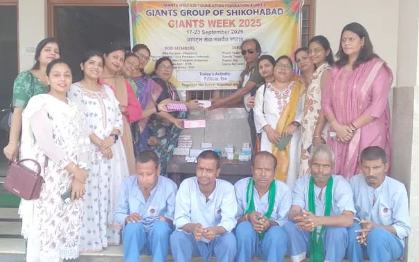 फिरोजाबाद: प्रभुजनों को कराया भोजन, दवाएं की प्रदान