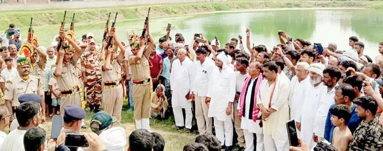 फिरोजाबाद: शुक्रवार को राजकीय सम्मान से आईटीबीपी जवान को दी अंतिम सलामी