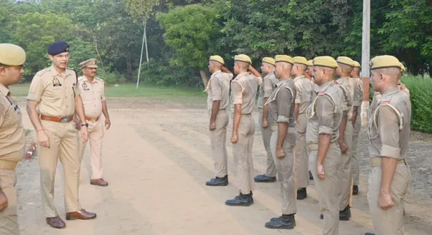 फिरोजाबाद: एसएसपी ने ली परेड की सलामी, रिक्रूटों से लगवाई दौड़