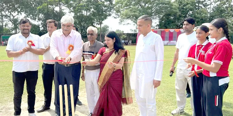 फिरोजाबाद: आईवी इंटरनेशनल में क्रिकेट टूर्नामेंट का सदर विधायक ने किया शुभारम्भ