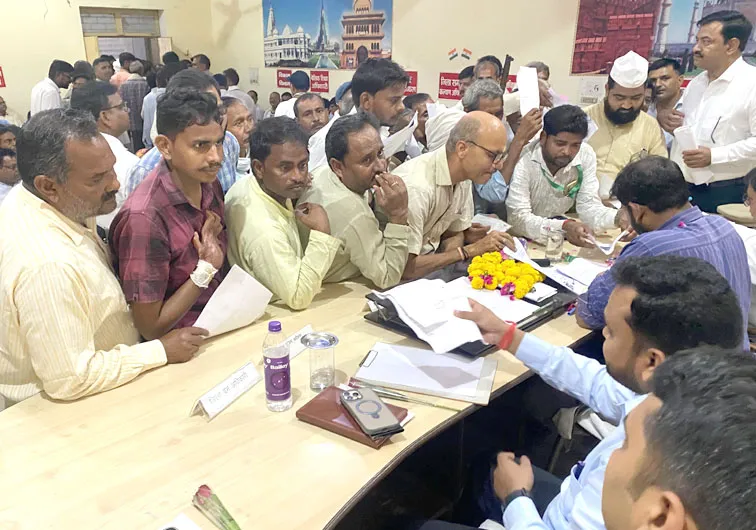 फिरोजाबाद: फरियादियो की समस्याओं का निस्तारण करें अधिकारीः एसडीएम