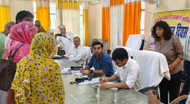 टूंडला: संपूर्ण समाधान दिवस में आईं 38 शिकायतें, 7 का हुआ निस्तारण