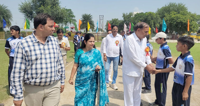 फिरोजाबाद: आईवी इंडियन एवं आईवी कैपिटल ने सेमीफाइनल में किया प्रवेश